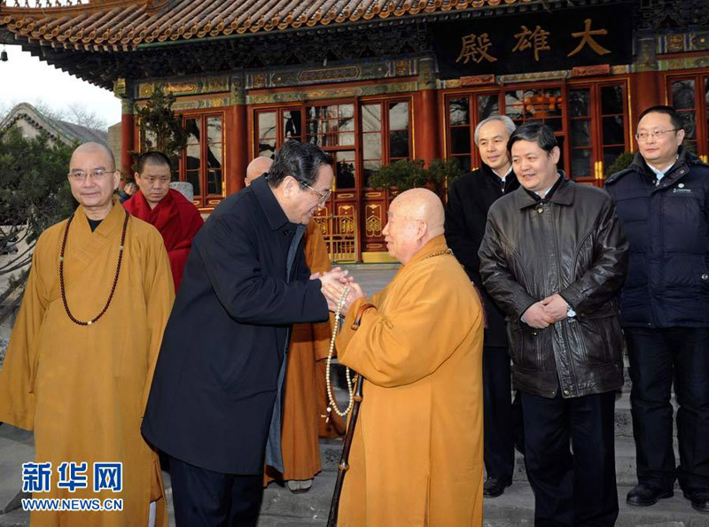 1月21至23日,中共中央政治局常委俞正声走访在京的全国性宗教团体,向全国宗教界人士致以新春祝福。这是1月21日,俞正声走访中国佛教协会。新华社记者 饶爱民 摄