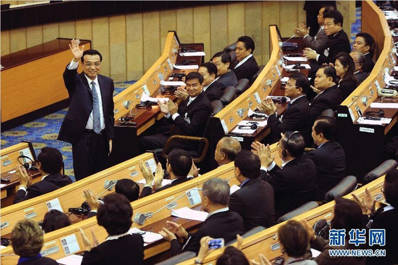 10月11日,中国国务院总理李克强在泰国国会发表题为《让中泰友好之花结出新硕果》的演讲。 新华社记者刘建生摄