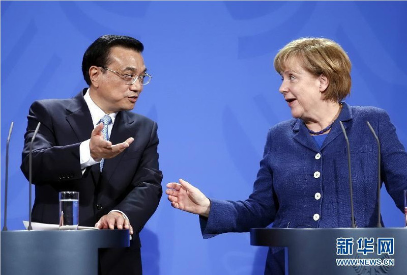 5月26日,国务院总理李克强在柏林与德国总理默克尔举行会谈后共同会见记者。 新华社记者鞠鹏摄