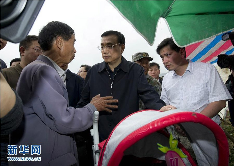 20�����磬���ǿ����������˫ʯ�����Ŵ���С·���߽�����Ⱥ����ʱ�����������������������е�Ӥ�������������ӵļ��˺����еĸ���ͬ־һ��Ҫ�Ѻ����չ˺á��»������ �ƾ��� ��