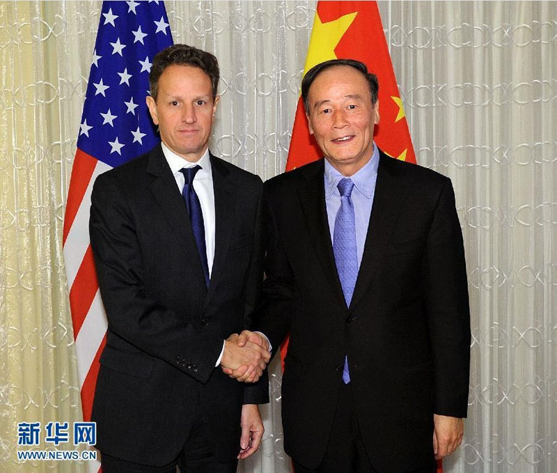 12月20日,中国国务院副总理王岐山在美国华盛顿会见美国财政部长盖特纳。 新华社记者 李涛 摄