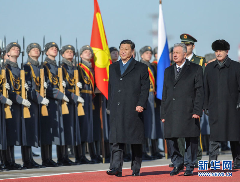 3月22日,中国国家主席习近平抵达莫斯科,开始对俄罗斯进行国事访问。在机场,习近平受到俄罗斯远东地区发展部长伊沙耶夫的热情迎接。新华社记者 谢环驰 摄