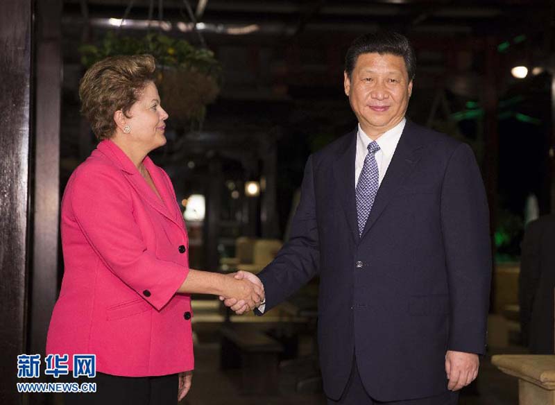 3月27日,国家主席习近平在南非德班会见巴西总统罗塞夫。新华社记者 兰红光 摄