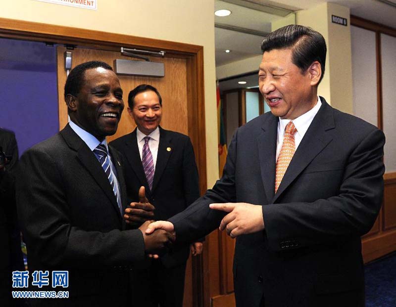 6月2日,国家主席习近平在特立尼达和多巴哥首都西班牙港会见格林纳达总理米切尔。 新华社记者 饶爱民 摄