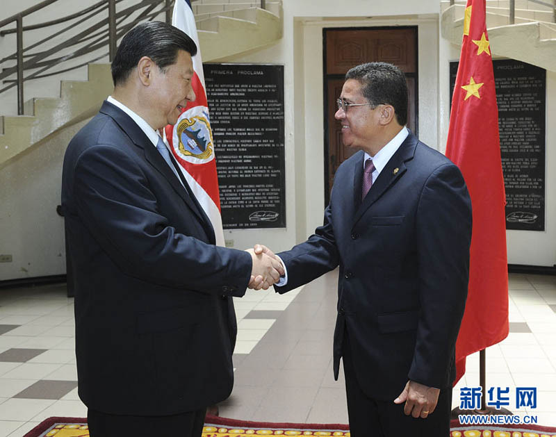 6月3日,国家主席习近平在圣何塞会见哥斯达黎加立法大会主席门多萨及各政党代表。 新华社记者 张铎 摄