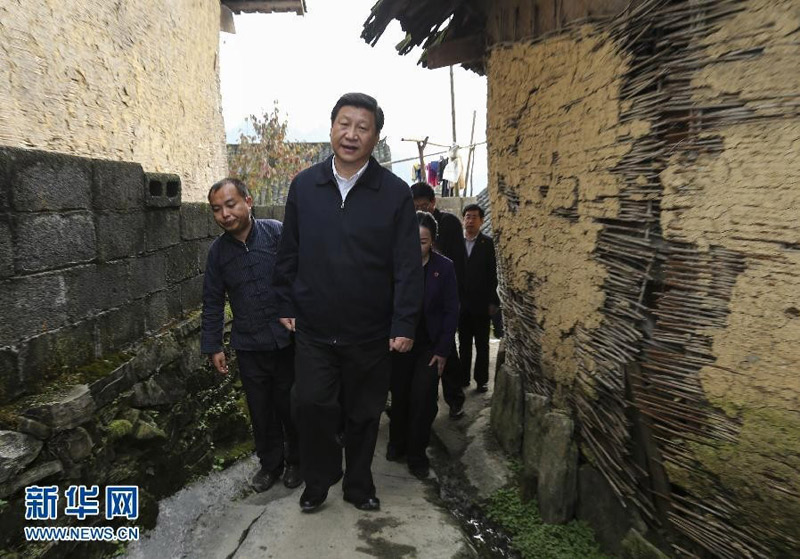 11月3日至5日,中共中央总书记、国家主席、中央军委主席习近平在湖南考察。这是3日下午,习近平在湘西土家族苗族自治州花垣县排碧乡十八洞村看望乡亲,调研扶贫开发工作。新华社记者兰红光摄