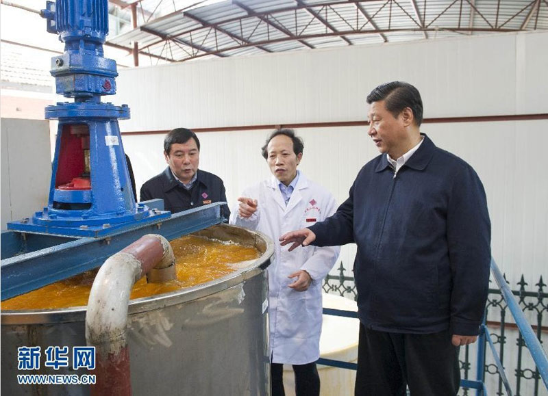 11月3日至5日,中共中央总书记、国家主席、中央军委主席习近平在湖南考察。这是4日上午,习近平在中南大学国家重金属污染防治工程技术研究中心视察重金属废水处理系统。新华社记者王晔摄