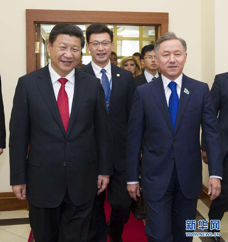 9月7日,国家主席习近平在阿斯塔纳会见哈萨克斯坦议会下院议长尼格马图林。 新华社记者黄敬文摄