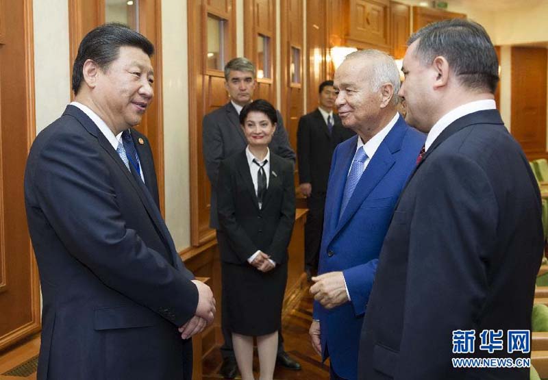 9月9日,国家主席习近平在乌兹别克斯坦总统卡里莫夫陪同下参观乌兹别克斯坦最高会议参议院。 新华社记者 黄敬文 摄