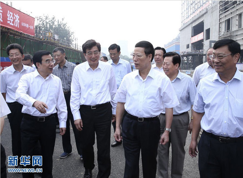 9月3日,中共中央政治局常委、国务院副总理张高丽在北京市调研大气污染防治工作。这是张高丽考察西北热电中心建设项目。新华社记者庞兴雷 摄