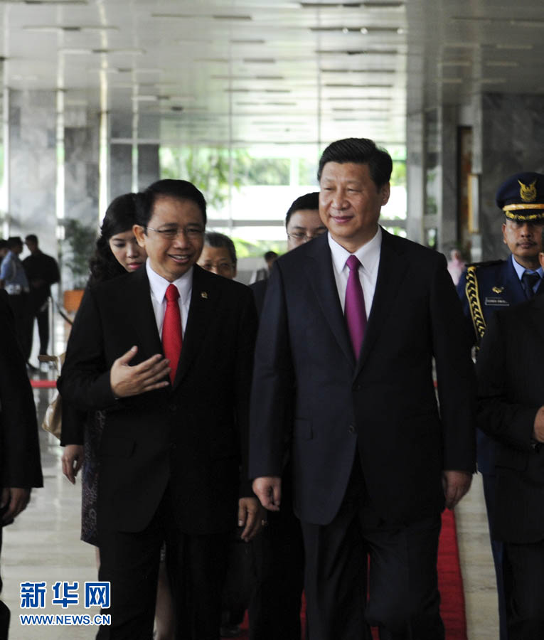10月3日,国家主席习近平在雅加达会见印度尼西亚国会议长马祖基。 新华社记者王晔摄