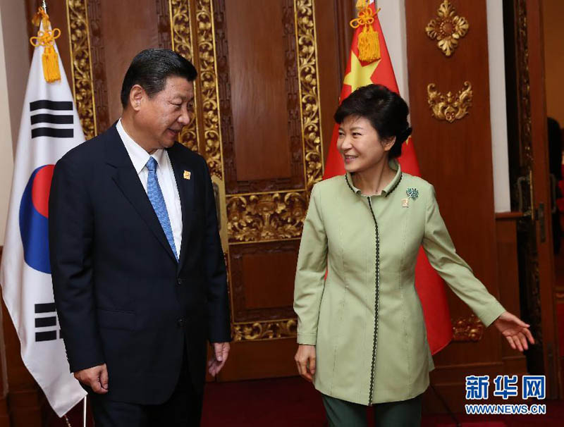 10月7日，國家主席習近平在印度尼西亞巴厘島會見韓國總統朴槿惠。 新華社記者 龐興雷 攝