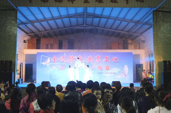 ͼ����ȫ�������������Ļ�����Ϸ�����߽�ƽ�ϴ壬�赸����ͷ����������λ������ϵ���Ա��ǿ���������������ֻҪ�¸�ûʲô���򵹡�