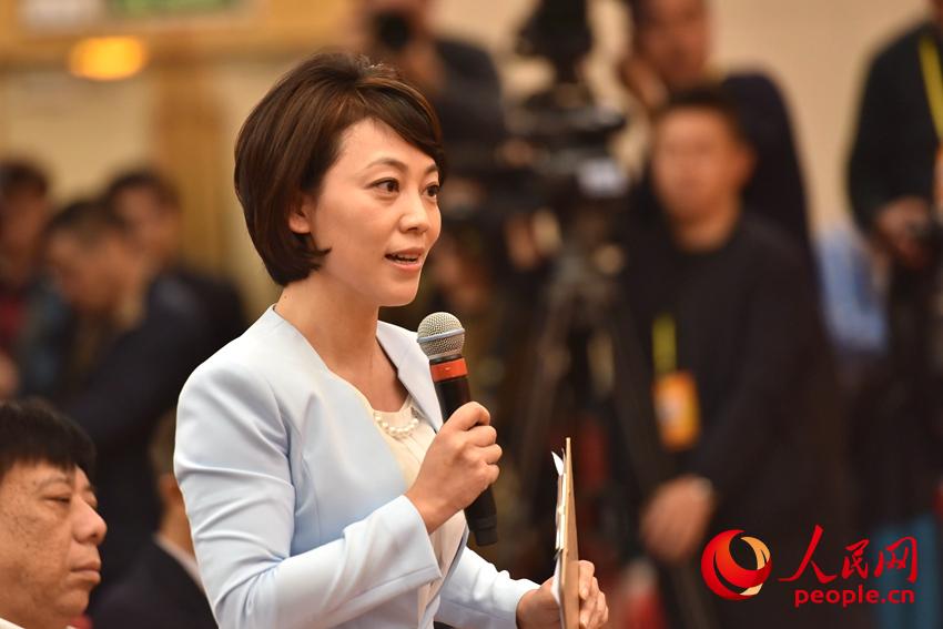 圖：中央電視台、中國國際電視台記者提問