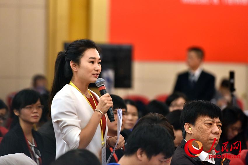 圖：中國教育電視台記者提問