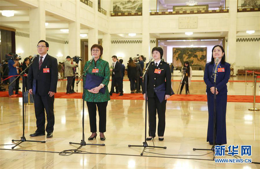 圖：蔣成華、邵芸、甘露、周宇代表接受採訪