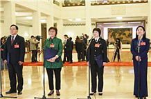 蔣成華、邵芸、甘露、周宇代表接受採訪