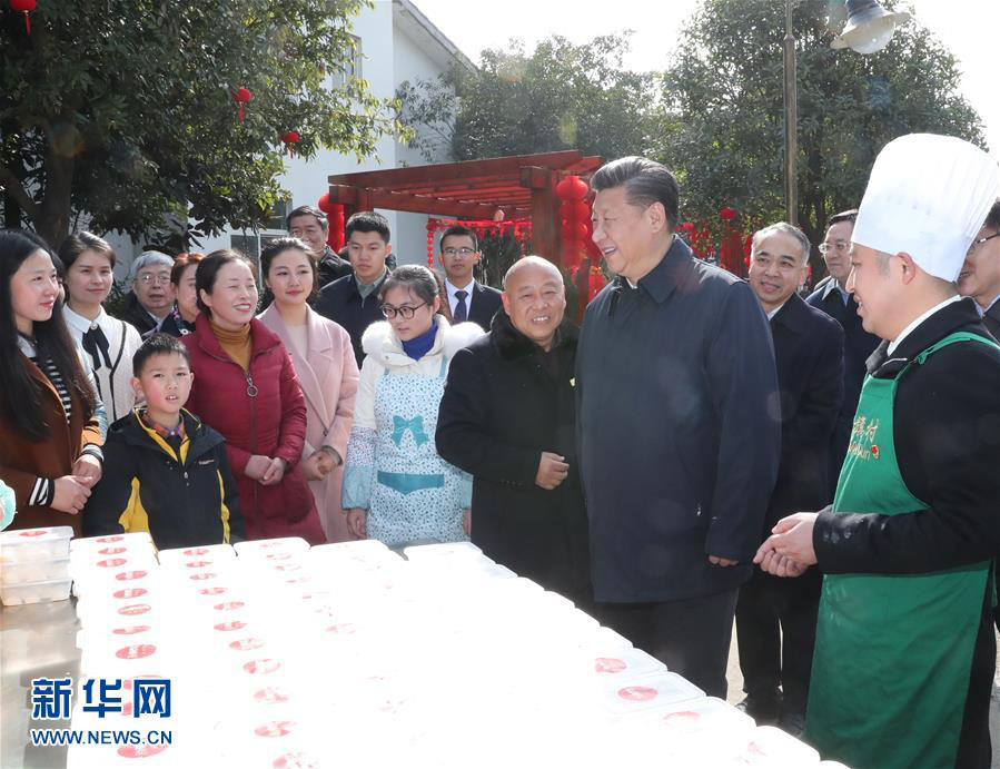2��12�գ��й���������ǡ�������ϯ�������ί��ϯϰ��ƽ���Ĵ����졣����ϰ��ƽ�ڳɶ���ۯ�����Ʋ��ֵ�ս���ͬ����Ⱥ�����н�̸���»������ л���� ��