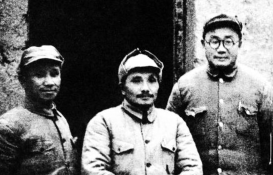 邓小平和粟裕、刘伯承在一起