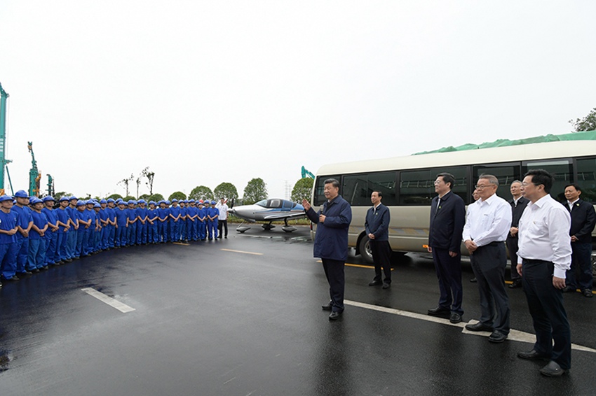 9��16����18�գ��й���������ǡ�������ϯ�������ί��ϯϰ��ƽ�ں��Ͽ��졣����17�����磬ϰ��ƽ�ڳ�ɳ��ɽ������װ���ɷ����޹�˾����ʱ��ͬ��ҵְ�����н������»������ ��ѧ�� ��