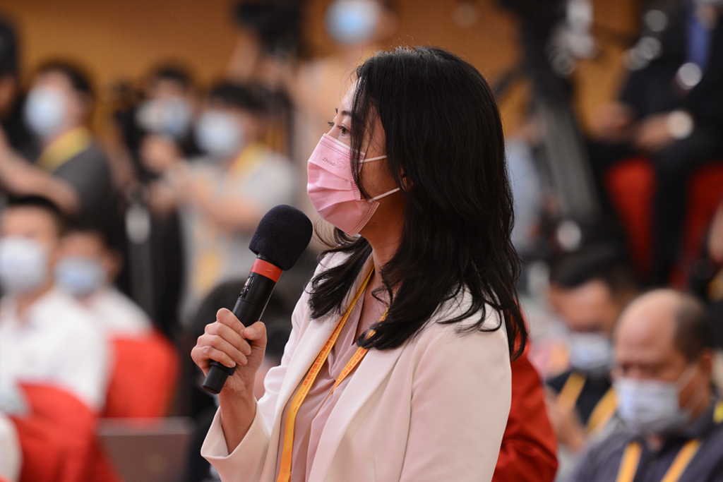中新社記者提問。人民網 張啟川攝