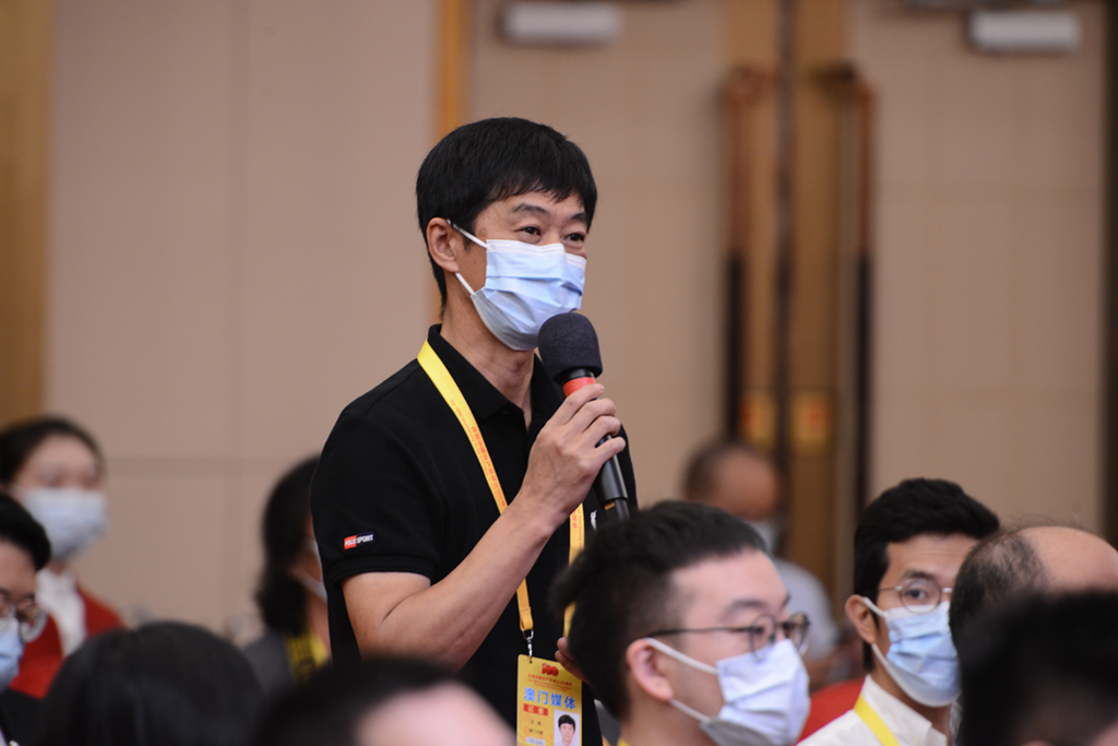 澳門日報記者提問。人民網 張啟川攝