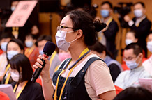 北京青年报记者提问