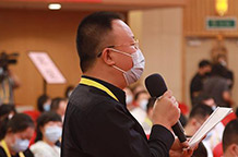 封面新闻记者提问