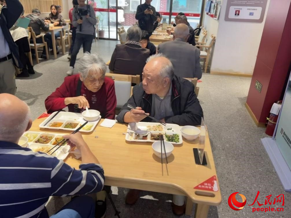 �ڸ����еĳ���ʳ�ã��������������ò͡������� Ф�ϴ� ��