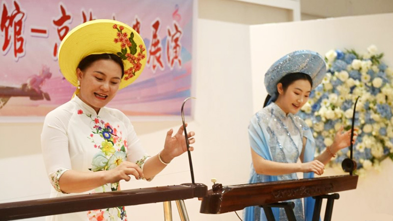 广西东兴：一根琴弦奏百音