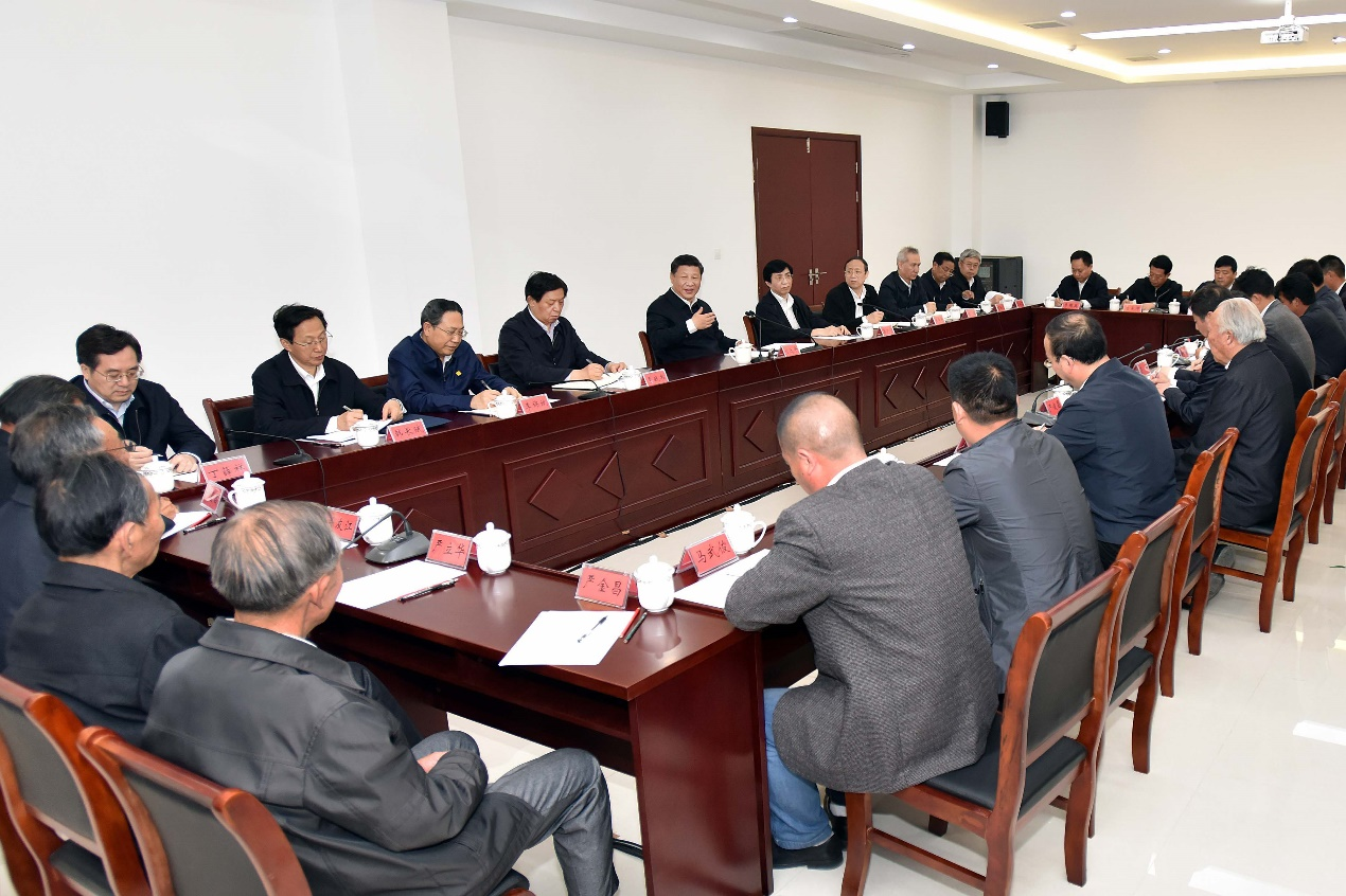 2016年4月25日,习近平在安徽滁州市凤阳县小岗村主持召开农村改革座谈会并发表重要讲话。新华社记者 李涛 摄