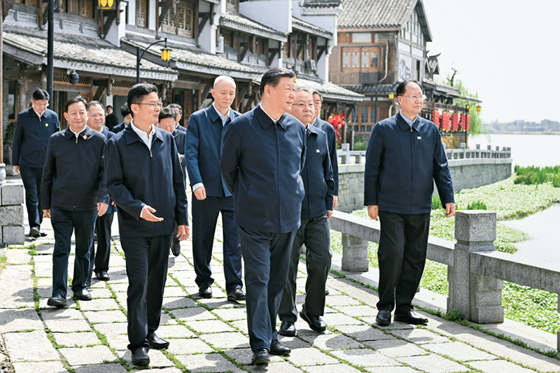 2024年3月18日至21日,中共中央總書記、國家主席、中央軍委主席習近平在湖南考察。這是19日上午,習近平在常德河街考察。 新華社記者 謝環馳/攝