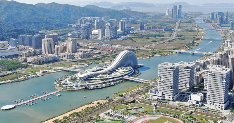 琴澳和鸣 习近平心系两地合作发展谱新篇
2024年12月19日上午,中共中央总书记、国家主席、中央军委主席习近平来到横琴粤澳深度合作区考察。习近平在横琴天沐琴台展示厅澳门新街坊项目展区前,同居住在这里的市民代表亲切交谈。