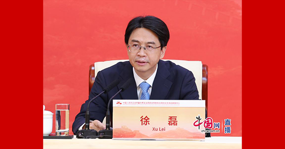 中国人民抗日战争暨世界反法西斯战争胜利80周年纪念活动新闻中心负责人徐磊主持见面会