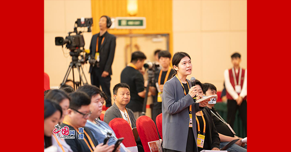 中新社记者提问