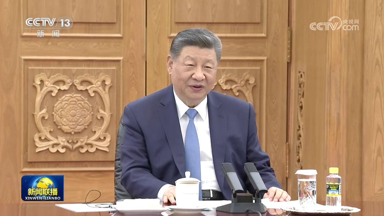 习近平同莫桑比克总统会谈
