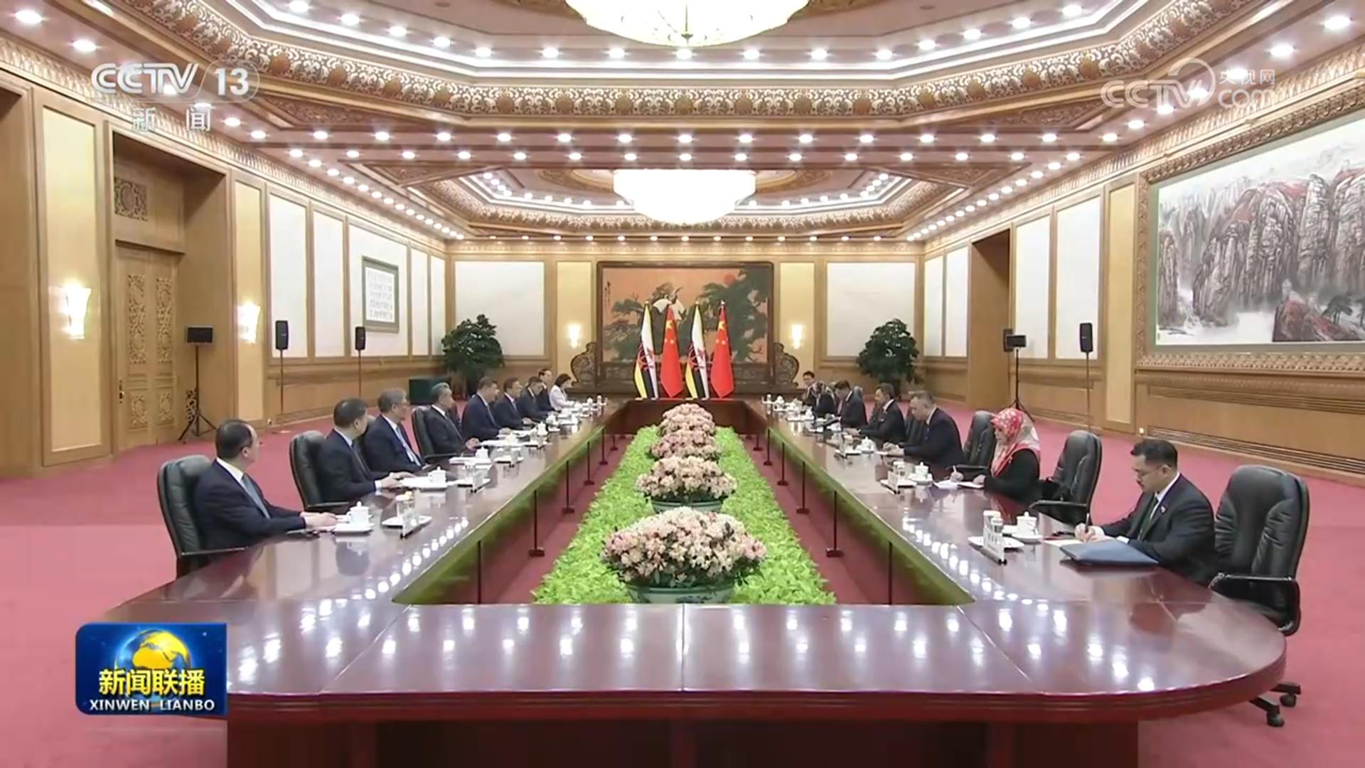 习近平会见文莱王储