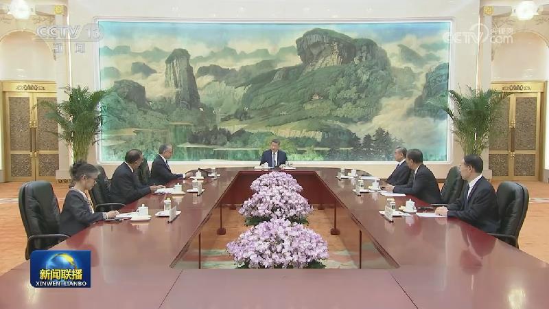 习近平会见联合国教科文组织总干事