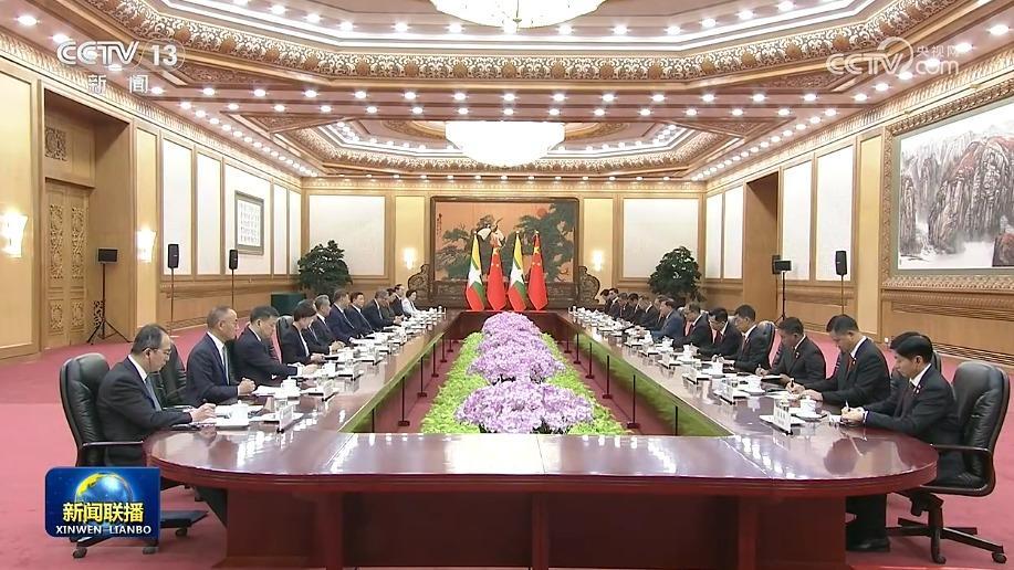 习近平同缅甸总统会谈