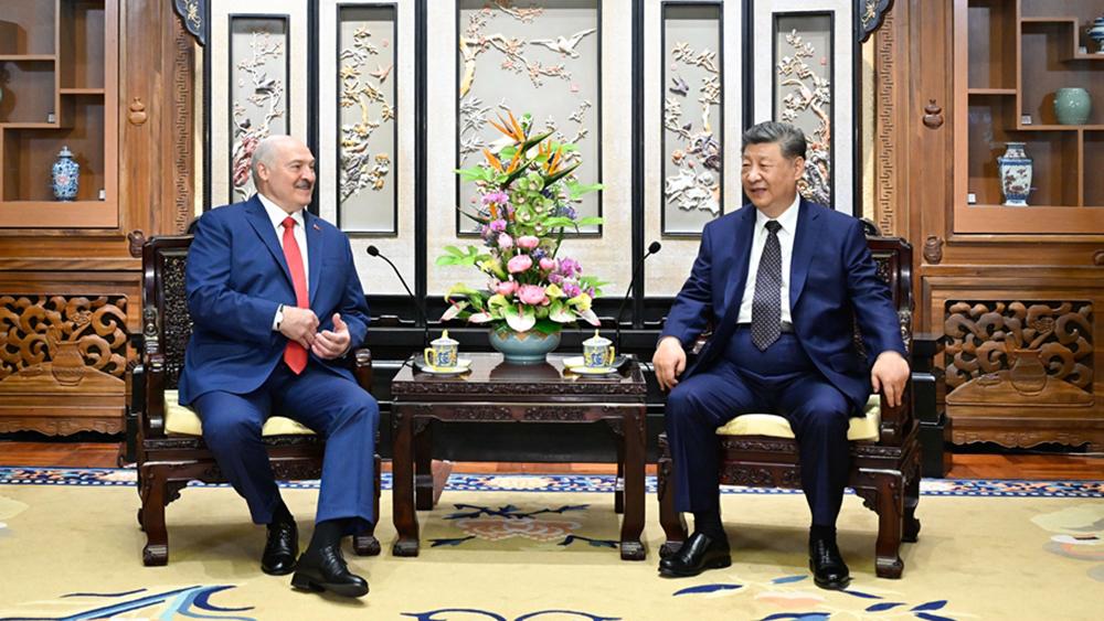 习近平会见白俄罗斯总统