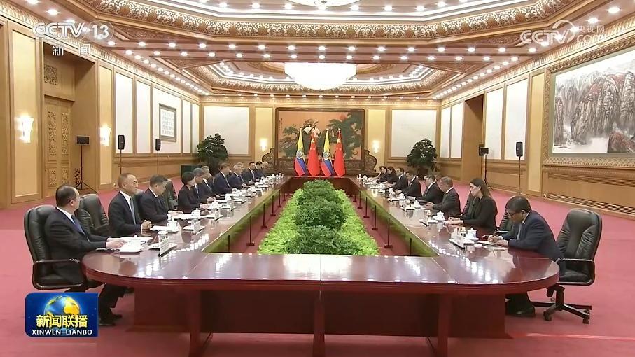 习近平同厄瓜多尔总统会谈